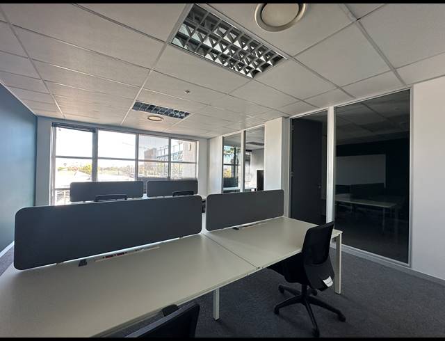 75M² CO-WORKING SPACE TO LET IN DIE HOEWES